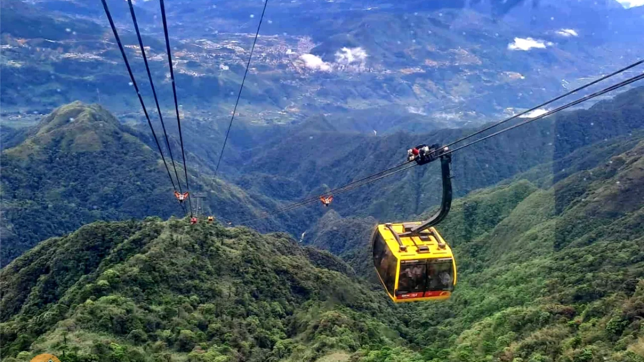 Top Famous Places in Sapa Cat Cat Village, Fansipan, Glass Bridge Tour (4) Top Famous Places in Sapa Cat Cat Village, Fansipan, Glass Bridge Tour