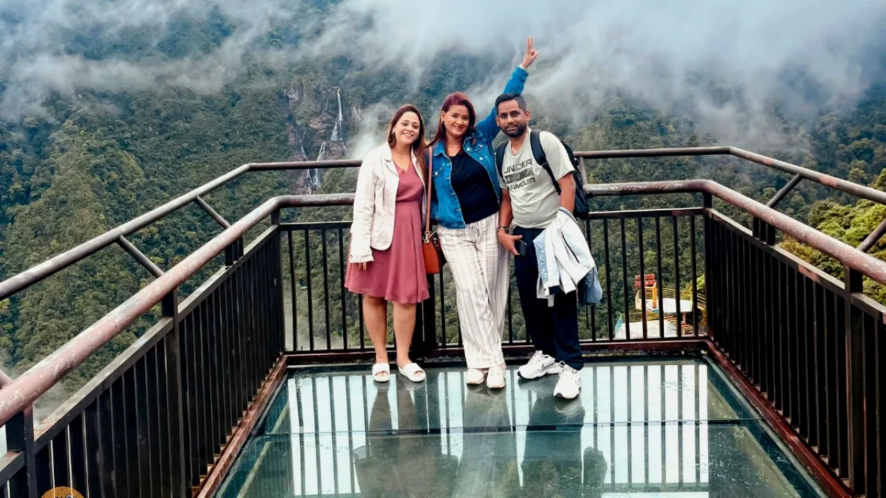 Top Famous Places in Sapa Cat Cat Village, Fansipan, Glass Bridge Tour (5) Top Famous Places in Sapa Cat Cat Village, Fansipan, Glass Bridge Tour